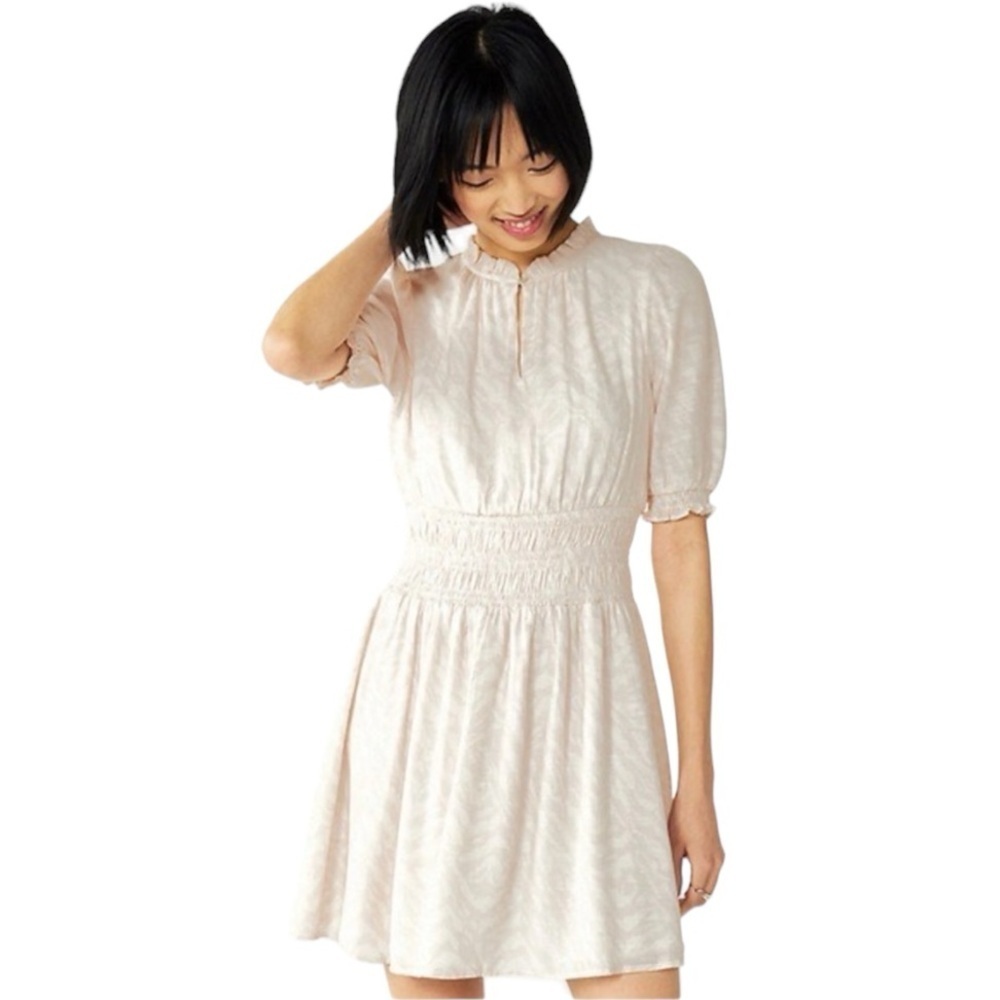 NINE WEST Blouson Mini Dress Pink
Ruffle Smocked Waist sz S Cottagecore Flowy
